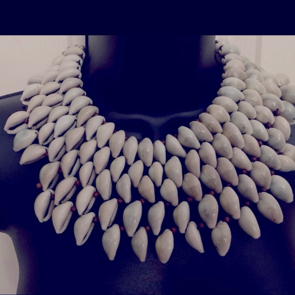 Shell necklace-Natasha-Cowrie-conch natural shells-16” length-STUNNING-Brand New - Picture 2 of 10